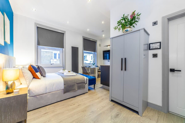Room 5, Studio 4 - Cosy Studio in the Heart of Earls Court, London