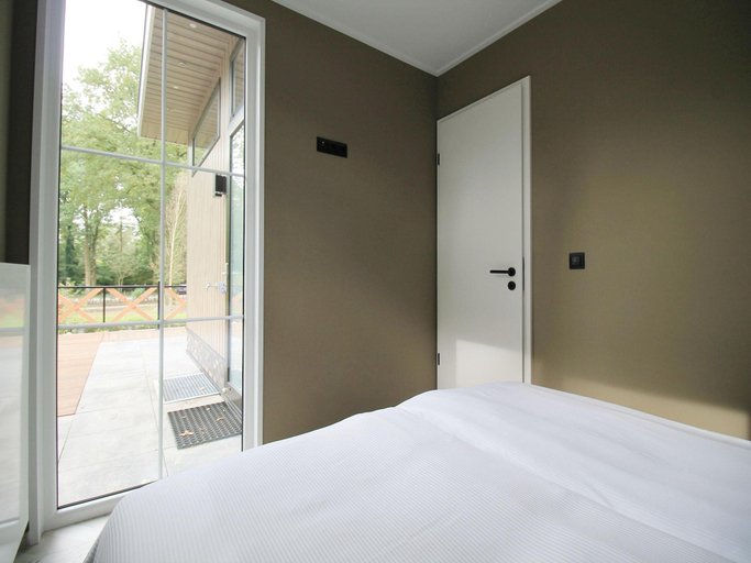Others 2, Modern Lakeview Cottage in Veluwe, Apeldoorn