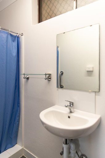 Bathroom 4, Kelso Hotel, Bathurst Regional - Pt A
