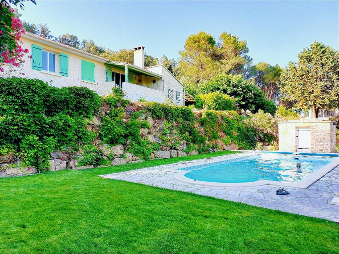 Others 3, Spacious Villa in Saint-Nazaire, Gard