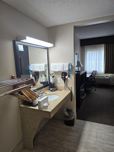 Others 5, Baymont by Wyndham Janesville, Rock