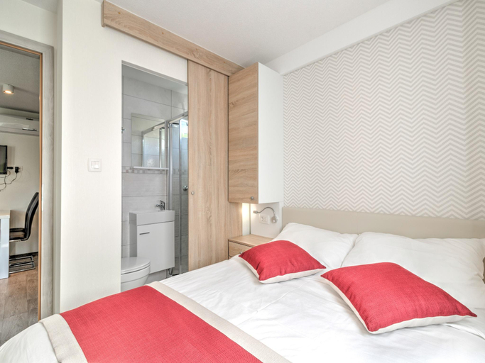 Bedroom 2, Mobile Home in Banjole near Beach  Pool, Medulin