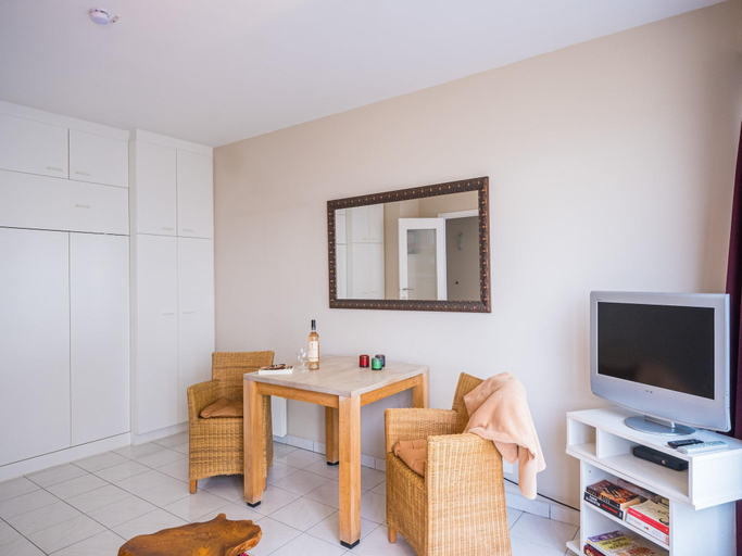Others 4, Cozy studio with terrace and sea view, West-Vlaanderen