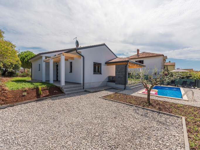 Others 5, Villa in Novigrad with Private Pool and Beach, Novigrad