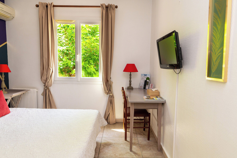 Bedroom 4, Hôtel Les Oliviers, Var
