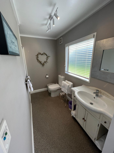 Bathroom 3, Tudor Manor Bed & Breakfast, Kapiti Coast