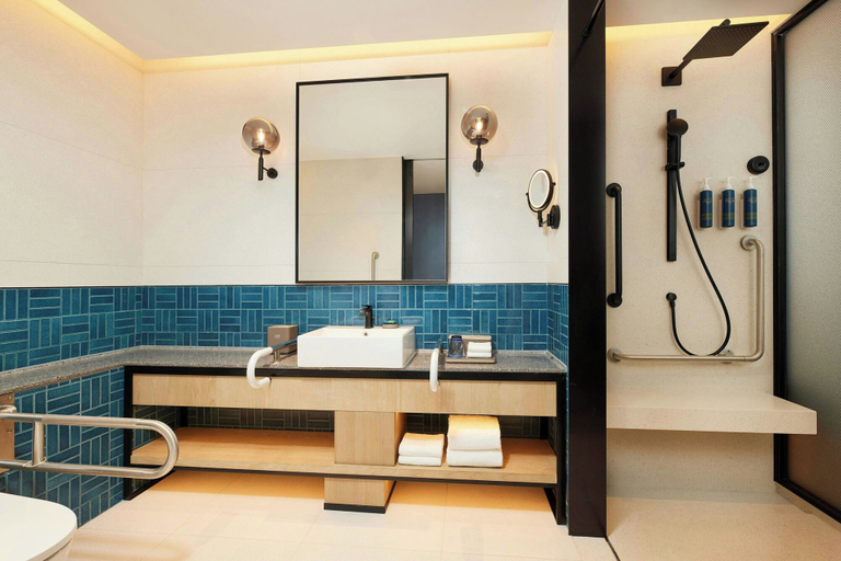 Bathroom 3, Four Points By Sheraton Shanghai International Tourism And Resorts Zone, Shanghai