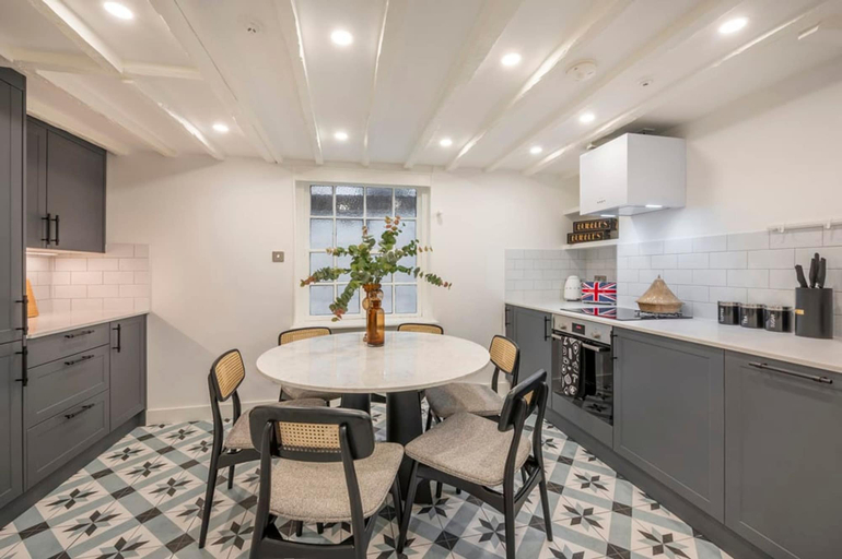 Room 4, Pottter s Perch - Covent Garden - by Frankie Says, London