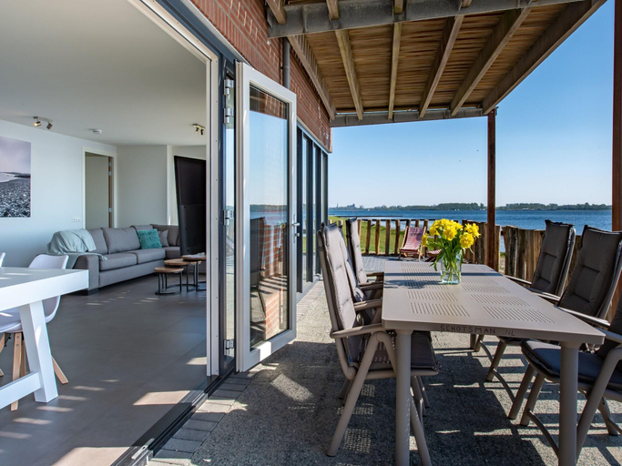 Others 2, Apartment in Zeeland with Private Jetty, Noord-Beveland