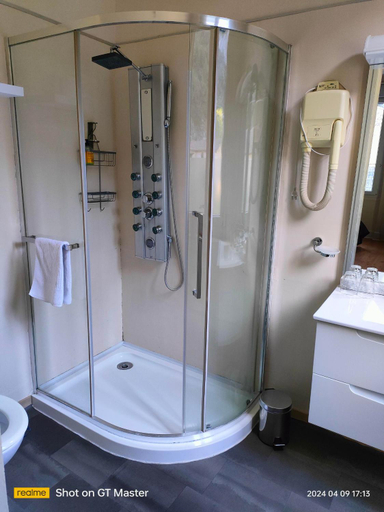 Bathroom 2, Auberge Du Parc, Bouches-du-Rhône