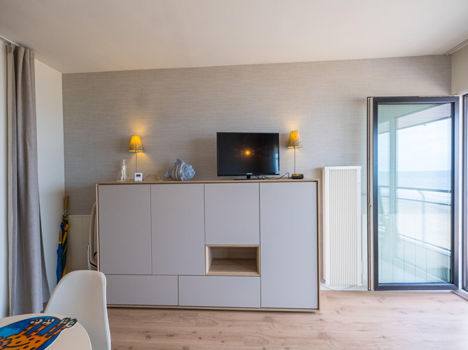 Others 4, Modern studio with sea view and garage, West-Vlaanderen