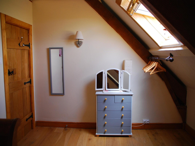 Others 5, Golden Light Cottage Escape, Calvados