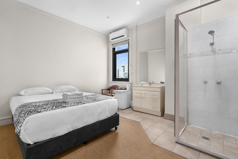 Bedroom 2, Royal Hotel Orange, Orange