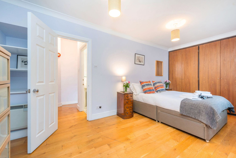 Room 3, Nelson s Pad - Trafalgar Square - by Frankie Says, London