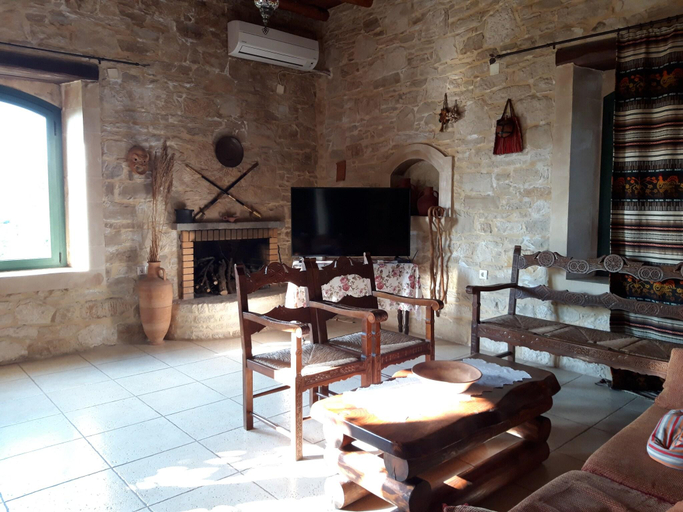 Others 4, Spacious Villa in Margarites with Private Garden, Crete