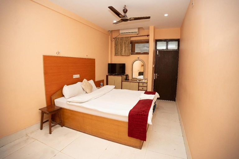 Bedroom 2, Hotel Gangotri, Narayani