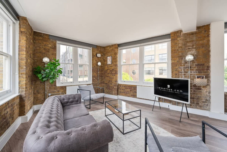 Room 2, Spacious Bright Oasis in Old Street, London
