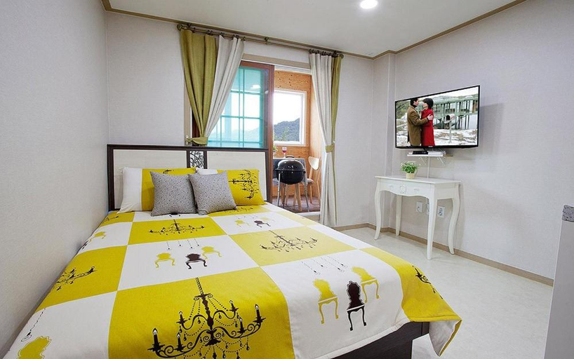 Bedroom 2, Kangchon Pine Tree Pension, Chuncheon