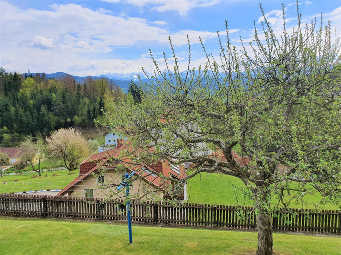 Others 5, Apartment by Worthersee with Pool, Klagenfurt Land