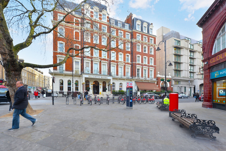 Room 5, Cromwell Style II - 353pw, London