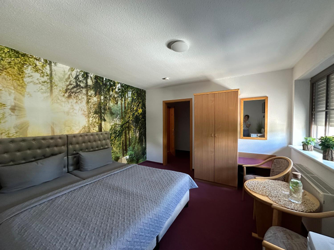 Bedroom 4, Pension und Monteurzimmer mit Kuche und Waschmaschine, Sömmerda
