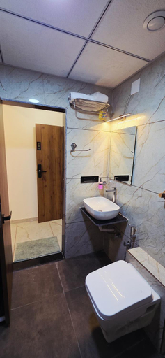 Bathroom 4, I Hotel, Ahmadabad
