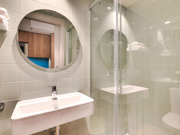 Bathroom 4, Livensa Living Studios Valencia Viveros, Valencia