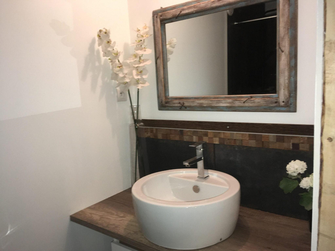 Bathroom 3, Villa in Nuaille-dAunis with Private Pool, Charente-Maritime