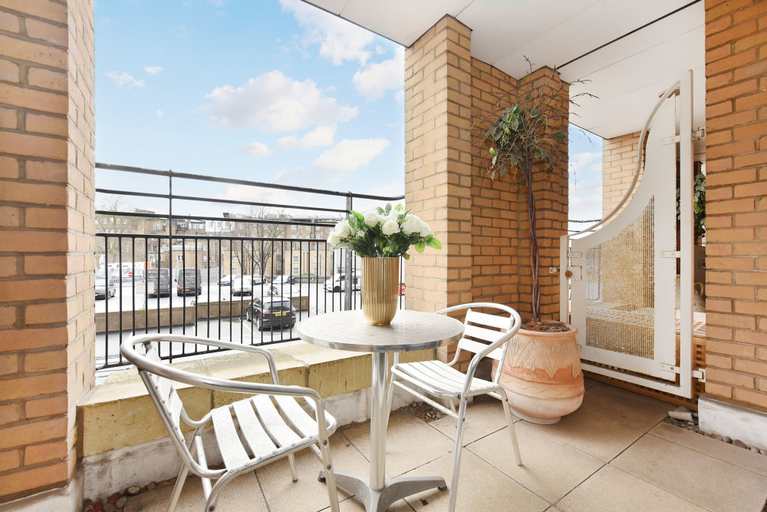 Room 4, Cromwell Style II - 353pw, London