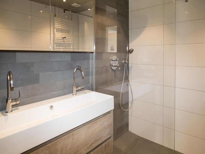 Bathroom 2, Beachside Getaway with Garden barbecue, Borsele