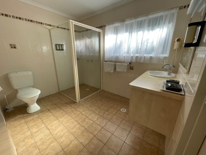 Bathroom 3, George Bass Motor Inn, Shoalhaven - Pt A