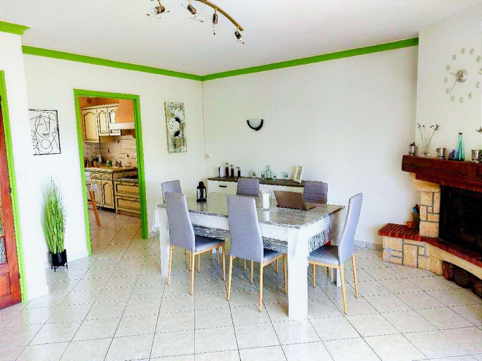Food & Drinks, Spacious Villa in Saint-Nazaire, Gard