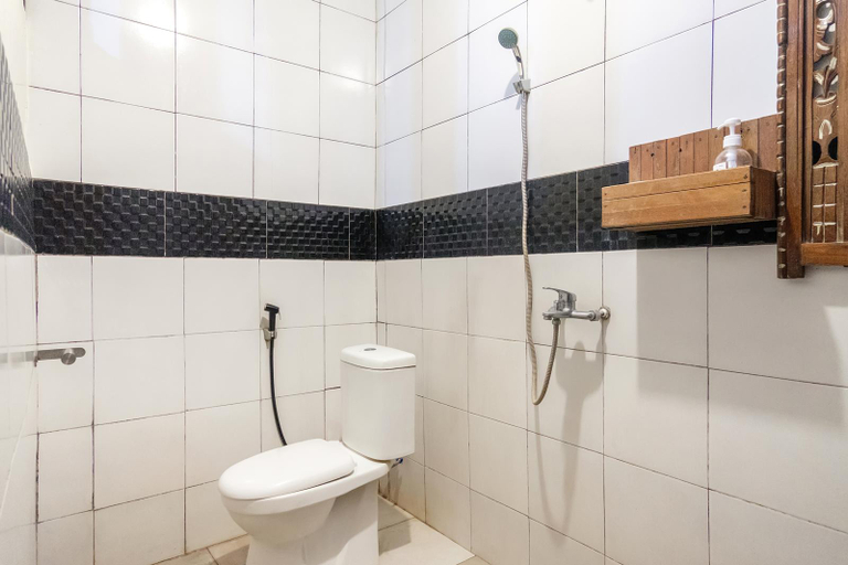 Bathroom 13