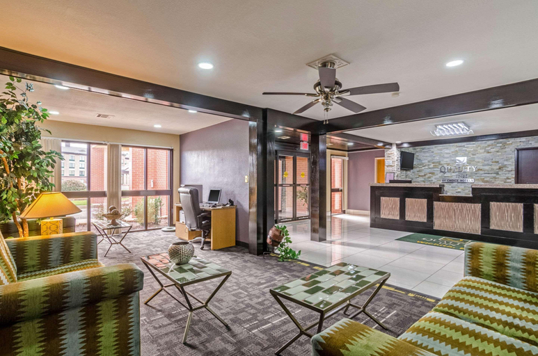 Public Area 2, Quality Inn South, Sedgwick