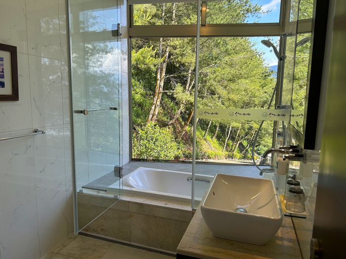 Bathroom 5, Cloudshometown, Nantou