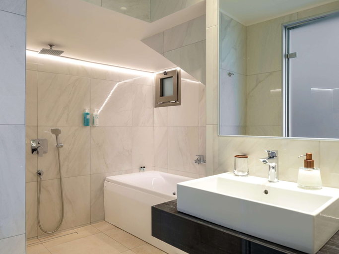 Bathroom 5, High Beach White, Crete