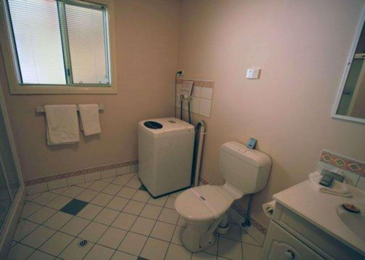 Bathroom 3, Comfort Inn Crystal, Broken Hill