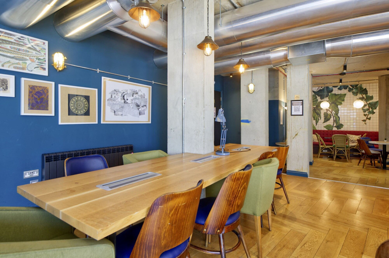 Room 4, Modern Student Studio in Vibrant Hammersmith, London