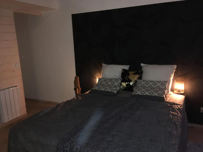 Bedroom 2, Villa in Nuaille-dAunis with Private Pool, Charente-Maritime