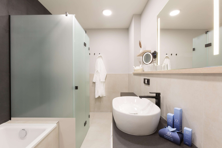 Bathroom 5, Hotel Kaiserhof Heringsdorf, Vorpommern-Greifswald