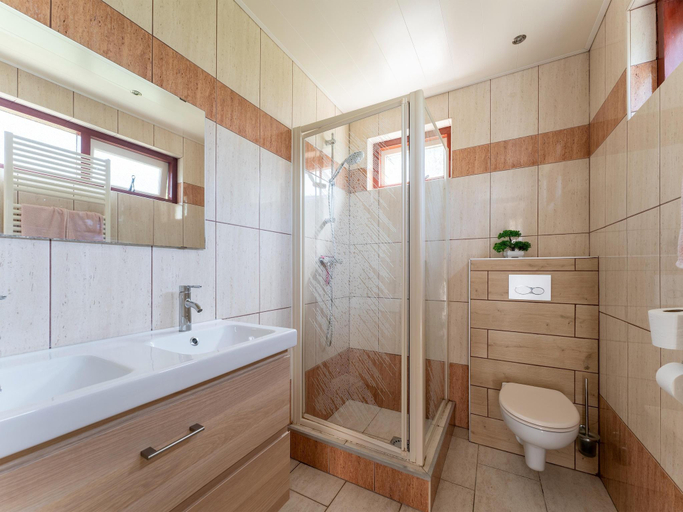 Bathroom 3, Holiday Home Zeeland near Westerschelde, Borsele