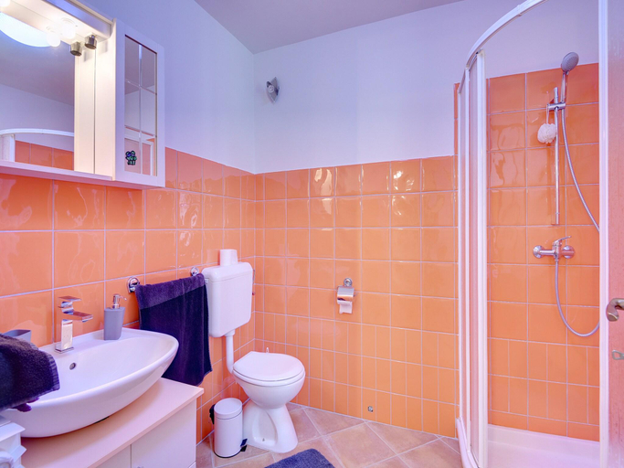 Bathroom 4, Villa in Stinjan with Pool and Sea View, Pula