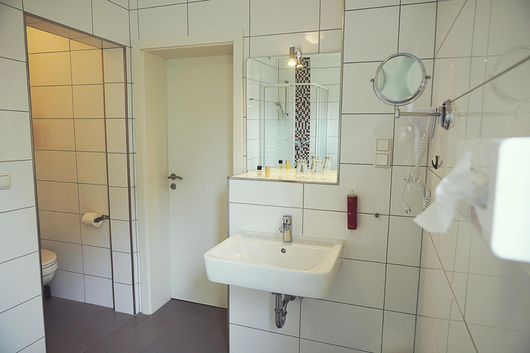 Bathroom 2, Hotel Mein Bergblick, Goslar