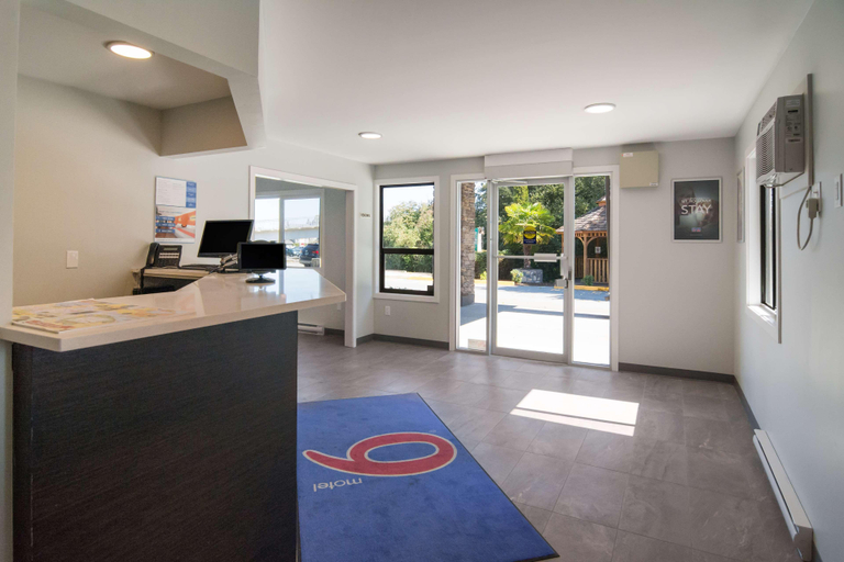 Public Area 2, Motel 6 Saanichton, BC - Victoria Airport, Capital