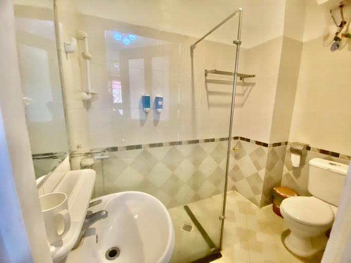 Bathroom 10