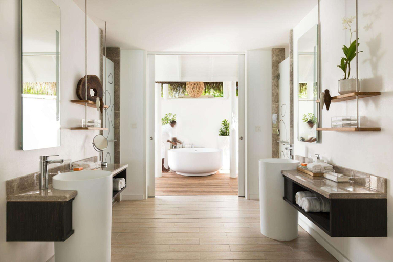 Bathroom 5, LUX* South Ari Atoll