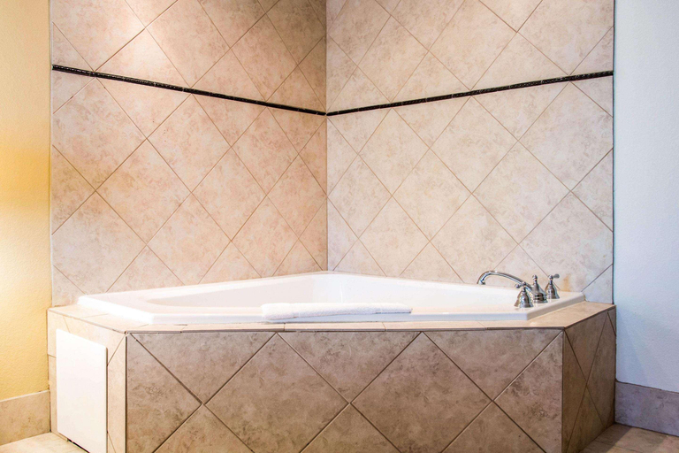 Bathroom, Sleep Inn & Suites Pooler, Chatham