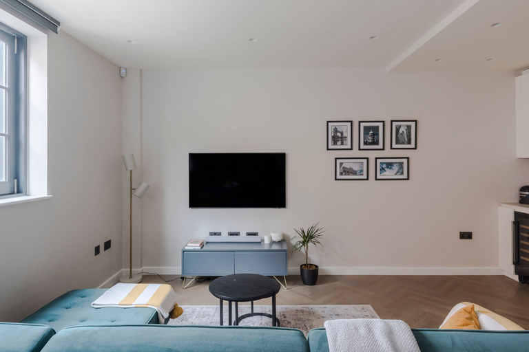Room 3, The Tranquil Den - Regent s Park - by Frankie Says, London