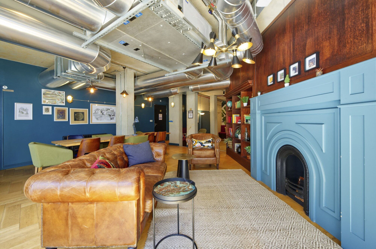 Room 5, Modern Student Studio in Vibrant Hammersmith, London