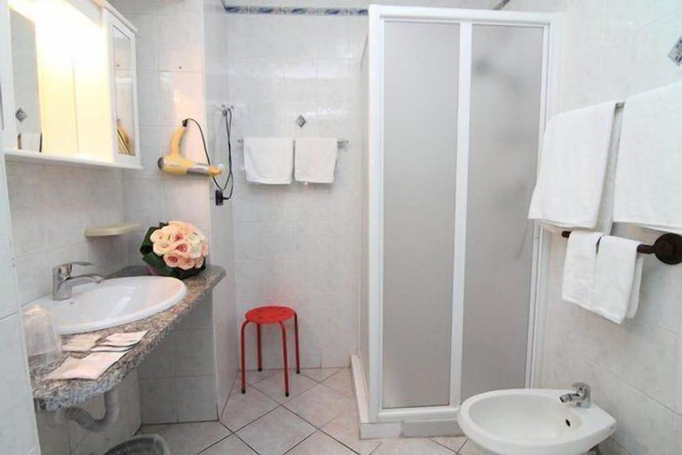 Bathroom 4, Hotel Esperia, Imperia